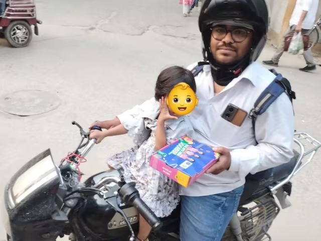 2 साल की बेटी संग खाना देने पहुंचा डिलीवरी बॉय, हैरान ग्राहक ने पूछी वजह, सुनकर रोम-रोम हिल गया!