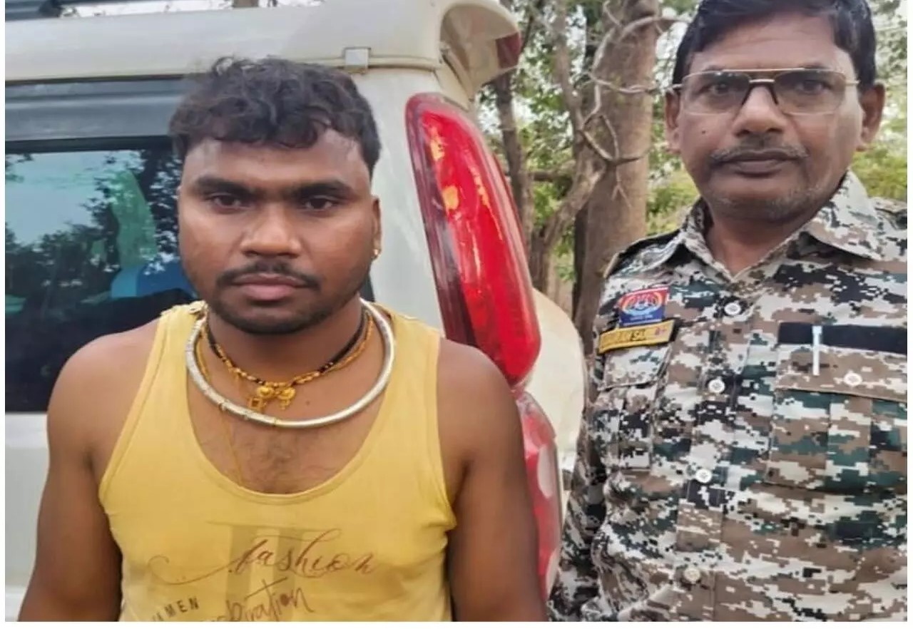 CG Police: मंडप से हुई गिरफ्तारी! दुल्हा बने प्रधान आरक्षक पर फर्जी भर्ती और दुष्कर्म का गंभीर आरोप...