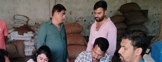 अवैध रूप से संचालित फैक्ट्री हुआ सीलबंद....