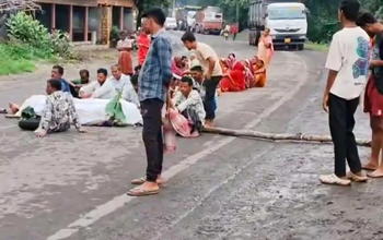 भीषण सड़क हादसा: लापरवाही से खड़े ट्रेलर से टकराई बाइक, युवक की मौके पर मौत, ग्रामीणों ने किया चक्काजाम...