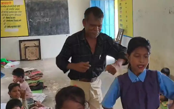 छत्तीसगढ़: नशे में छात्राओं के साथ डांस करने वाला शिक्षक सस्पेंड, वीडियो वायरल होने के बाद कार्रवाई