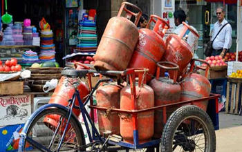 LPG सिलेंडर हुआ सस्ता: 1 जुलाई से कमर्शियल गैस सिलेंडर की नई दरें लागू, घरेलू सिलेंडर के दाम में नहीं हुआ बदलाव...