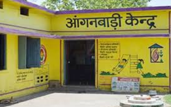 सड़क किनारे आंगनबाड़ी केंद्र के संचालन पर महिला एवं बाल विकास विभाग सख्त....