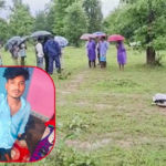 CG- बांध किनारे युवक की खून से लथपथ लाश मिलने से हड़कंप, चेहरे और शरीर पर धारदार हथियार के कई वार– हत्या की आशंका…