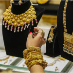 सोना-चांदी के रेट में आज फिर बड़ा बदलाव: 24 कैरेट सोना पहुंचा ₹1,00,*** प्रति 10 ग्राम, चांदी…