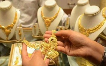 Gold Price Today: सोने की कीमत में गिरावट, चांदी ने लगाई छलांग – जानें आज का ताजा रेट...
