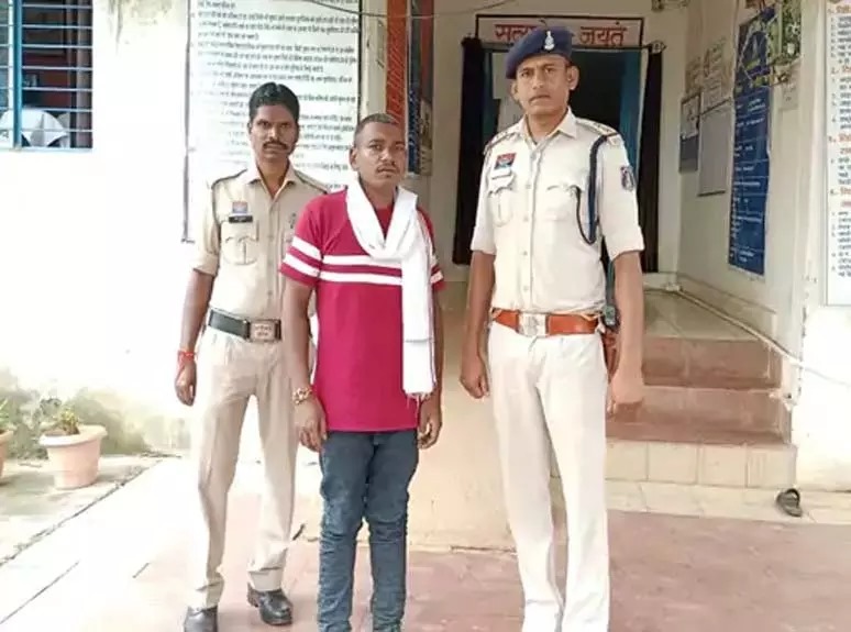 प्रेमी की प्रताड़ना से तंग आकर आदिवासी युवती ने की आत्महत्या, आरोपी गिरफ्तार...