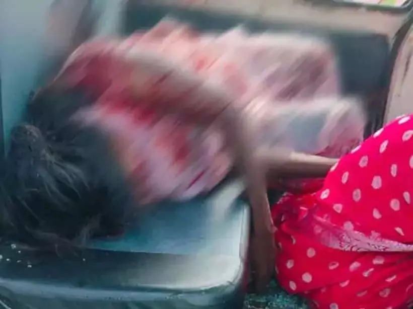 सूरजपुर सड़क हादसा: ओमनी कार और बस की टक्कर, महिला की मौत, एक गंभीर घायल...