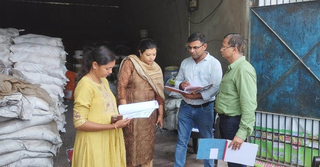दो कीटनाशक दवा विक्रेता प्रतिष्ठानों को नोटिस...