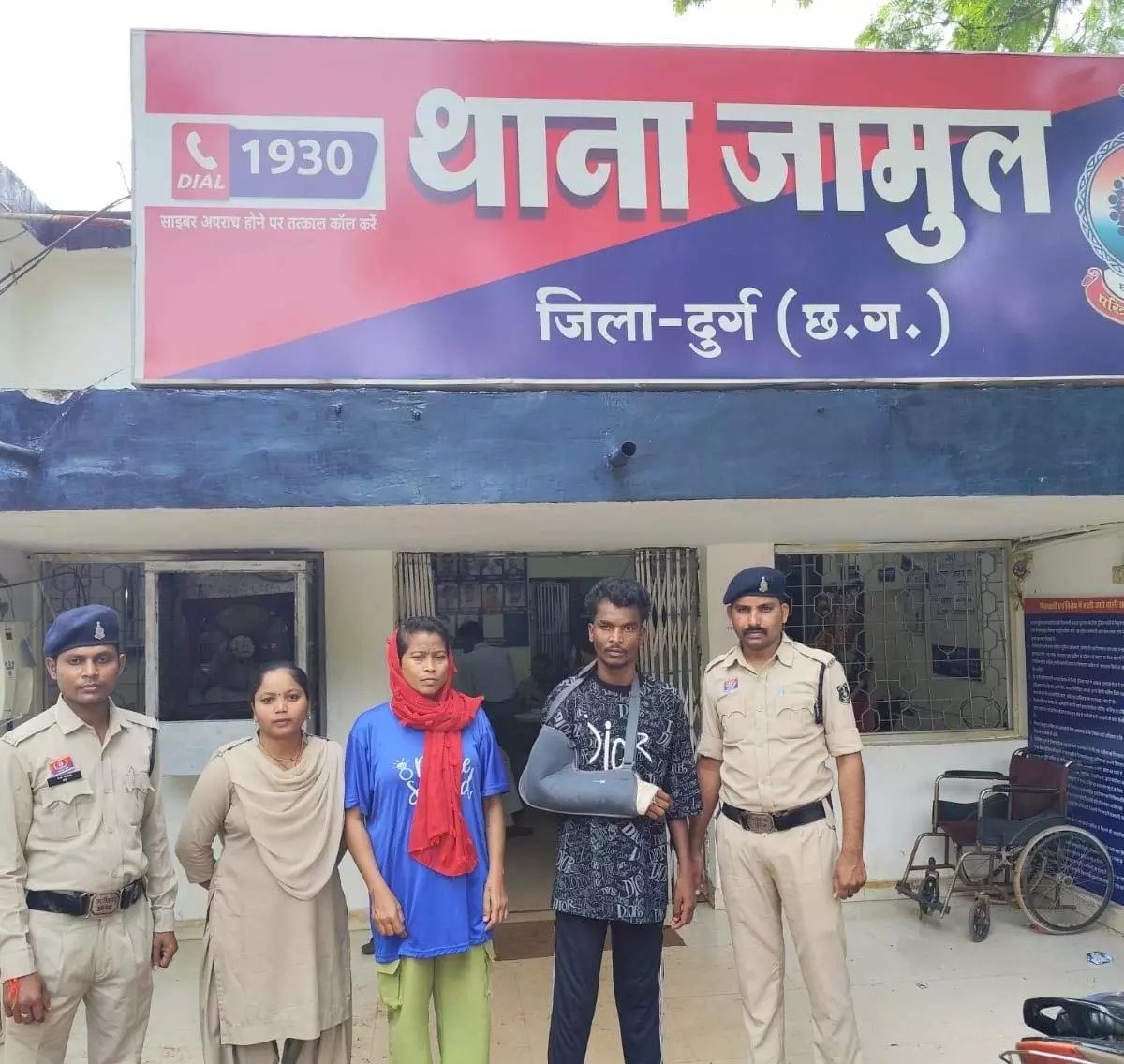दुर्ग पुलिस की बड़ी सफलता: मां-बेटे गिरफ्तार, 5.50 लाख के चोरी के जेवरात बरामद...