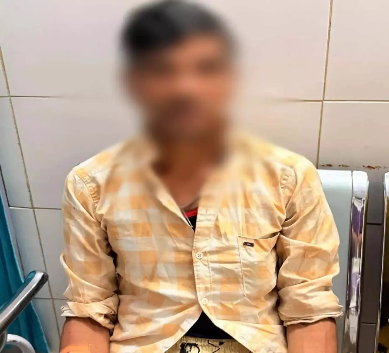 झोलाछाप का खतरनाक इलाज: युवक ने लिंग में पहन लिया लोहे का छल्ला, जिला अस्पताल में बची जान...