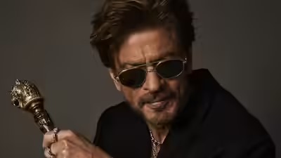 शाहरुख खान ने ‘किंग’ पर तोड़ी चुप्पी! बोले – “कुर्सी की पेटी नहीं, सब खुल्ला छोड़ दो”