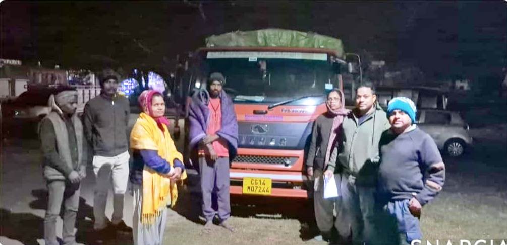 कुनकुरी के ग्राम हर्राडाड़ में 423 बोरा अवैध धान परिवहन करते जब्त...