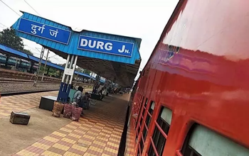 दुर्ग स्टेशन पर पकड़े गए नाबालिग प्रेमी युगल: घर से भागकर किराए के मकान में रह रहे थे दोनों, दिल्ली जाने की कर रहे थे तैयारी...