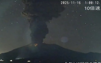 जापान के सकुराजिमा ज्वालामुखी में जबरदस्त धमाका, 4,400 मीटर तक उठा राख का गुबार...