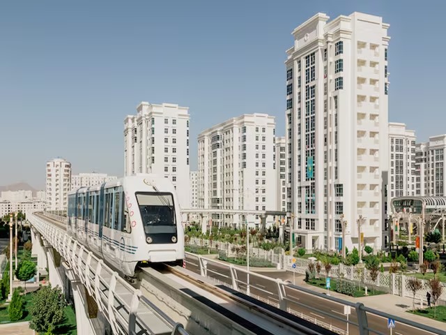 World News: भारत में पिंक सिटी, लेकिन दुनिया में मौजूद है 'व्हाइट सिटी' — इतनी सफेदी कि आंखें भी चकाचौंध हो जाएं!