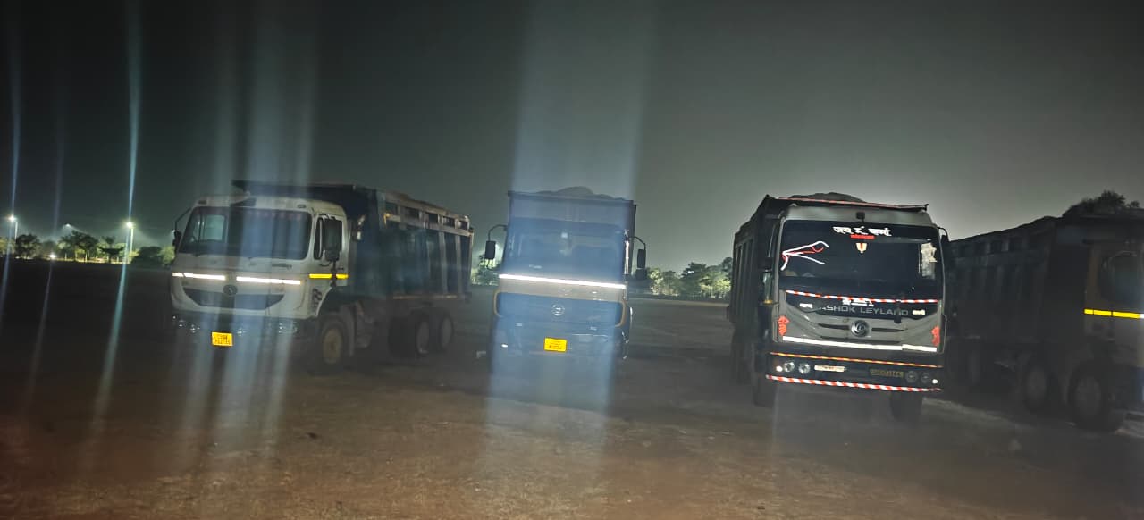रातभर नाकेबंदी कर खनिज विभाग ने 8 हाईवा किए जब्त...