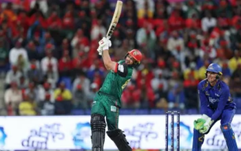 32 साल के खिलाड़ी ने 53 गेंदों में जड़ा तूफानी शतक, 16 छक्के-चौके जड़ टीम को फाइनल में पहुंचाया...