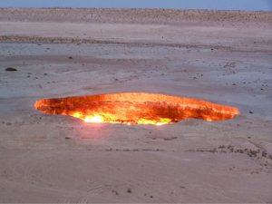 धरती पर कहां है ‘नर्क का दरवाजा’? 50 साल से जलती आग, जानिए इस रहस्यमयी जगह का पूरा सच…