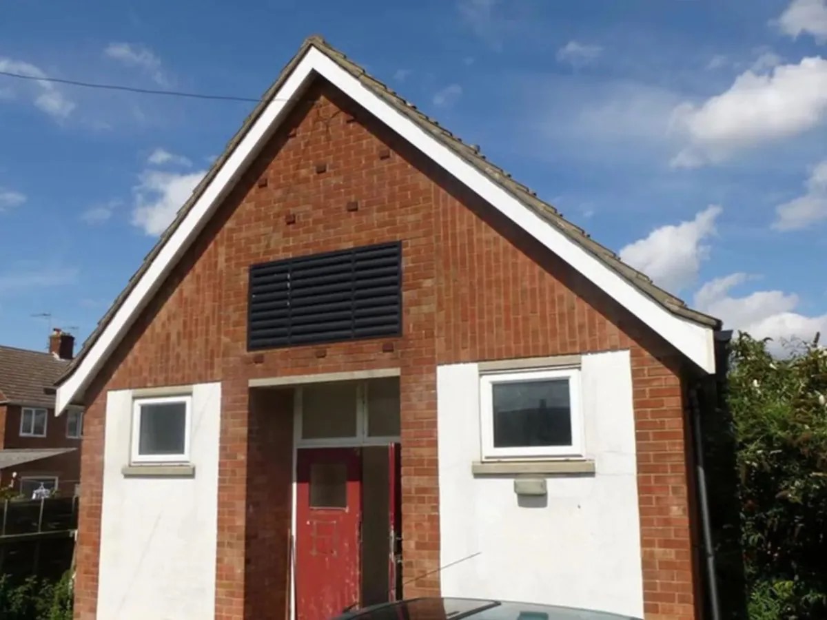 1 करोड़ रुपये का घर, बाहर से नजर आता है बेहद खूबसूरत, विज्ञापन में अंदर की फोटो देख चौंक गए लोग!