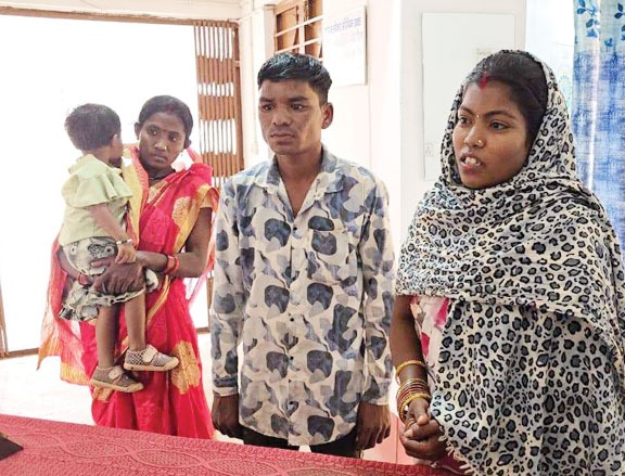 CG News: 13 साल बाद घर लौटी बेटी – पिता ने खुशी में छोड़ दी शराब...