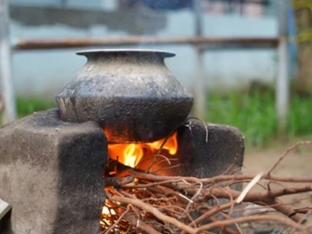 भारत के इस गांव में नहीं जलता चूल्हा, फिर कैसे भरपेट खाना खाते हैं लोग?