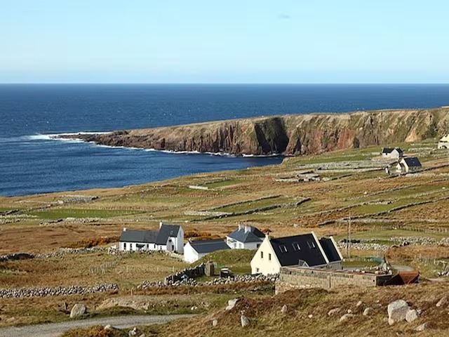 दुनिया के हर एक कोने में 25 दिसंबर को क्रिसमस सेलिब्रेट किया जाता है. लेकिन क्या आप जानते हैं कि एक ऐसी जगह है, जहां दिसंबर की जगह जनवरी में क्रिसमस मनाते हैं.