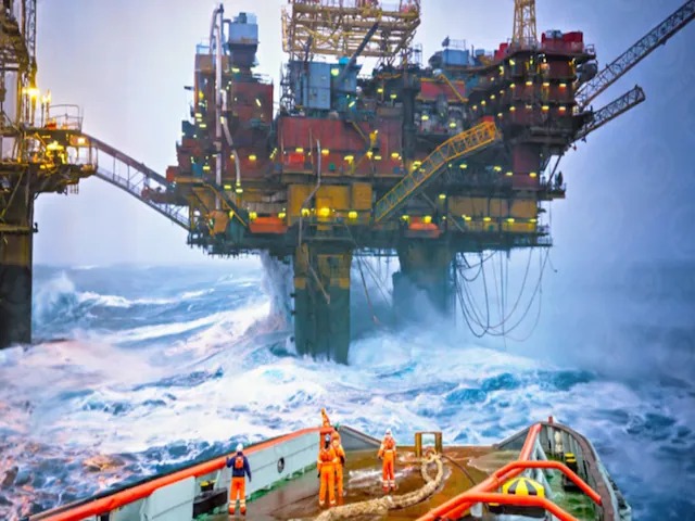 करना चाहेंगे दुनिया का सबसे खतरनाक काम? 11 लाख महीना सैलरी, मात्र दो हफ्ते ही होती है शिफ्ट!