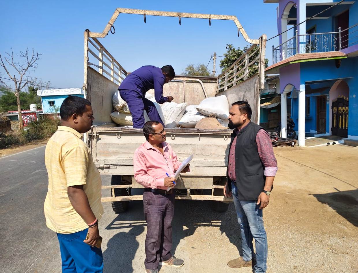 अनियमितता पर प्रशासन की बड़ी कार्रवाई, तीन पोहा मिलों के स्टॉक सील...