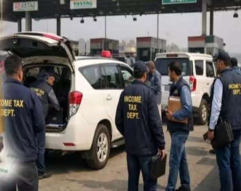 CG IT Raid: सड़क ठेकेदार के ठिकानों पर आयकर विभाग की रेड, टोल प्लाजा से जब्त हो रहे अहम दस्तावेज...