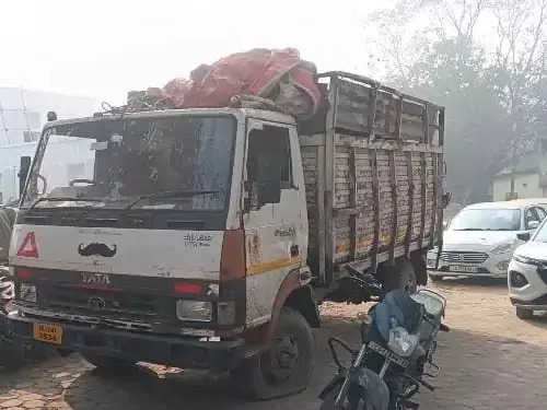 सील कबाड़ दुकान पर पुलिस की बड़ी कार्रवाई, आधी रात छापेमारी में 3 आरोपी गिरफ्तार...