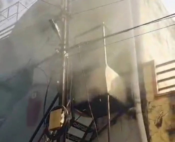 Raipur News: रूम हीटर से लगी भीषण आग, घर में फंसे बुजुर्ग की जिंदा जलकर मौत...