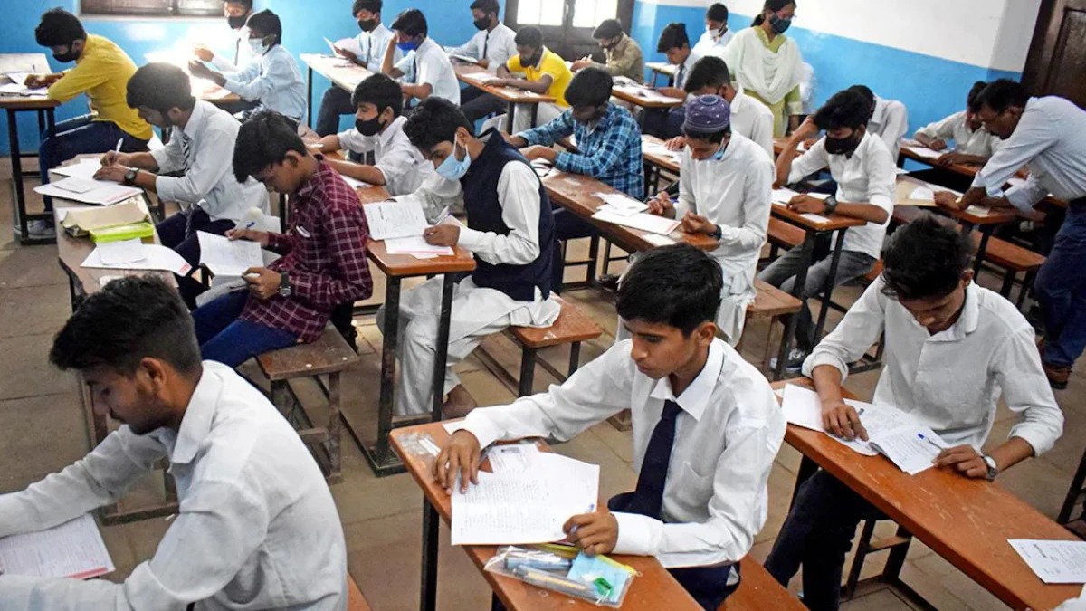 10वीं–12वीं बोर्ड परीक्षाएं आज से शुरू, लाखों छात्र दे रहे एग्जाम — सीएम ने दिया हौसला संदेश...