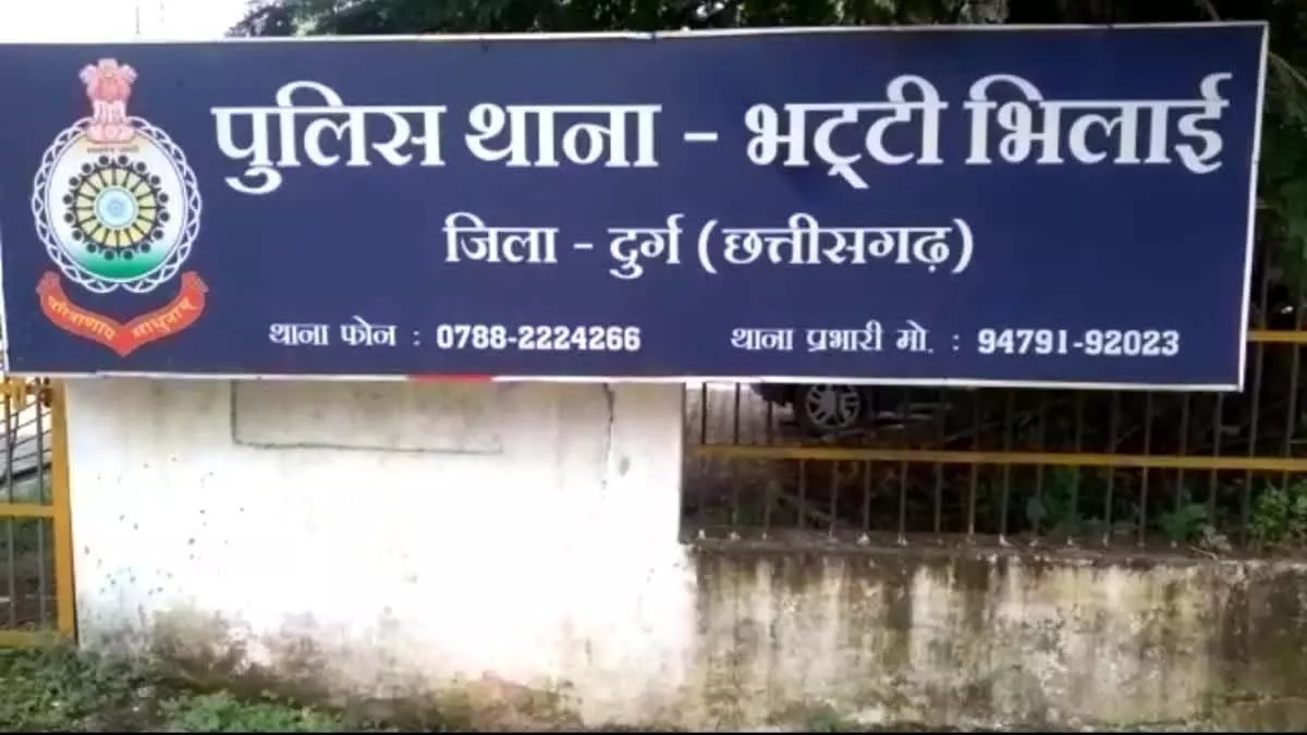 भिलाई में दिनदहाड़े लूट: मसाला व्यापारी से ₹1.70 लाख झपटे, दुर्ग में चेन स्नेचिंग...