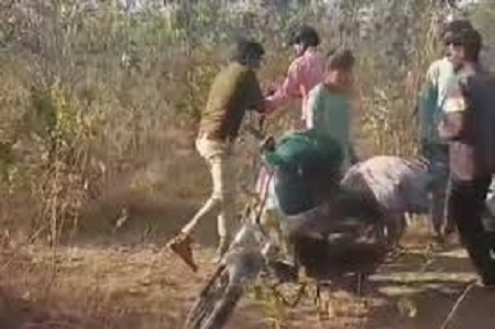 CG News: नर्सरी परिसर में फॉरेस्ट गार्ड से मारपीट, वीडियो वायरल होने से मचा हड़कंप