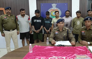 दुर्ग पुलिस की बड़ी कार्रवाई: सूने मकानों में चोरी करने वाला गैंग पकड़ा, 6 आरोपी गिरफ्तार, 6 लाख से ज्यादा का माल बरामद…