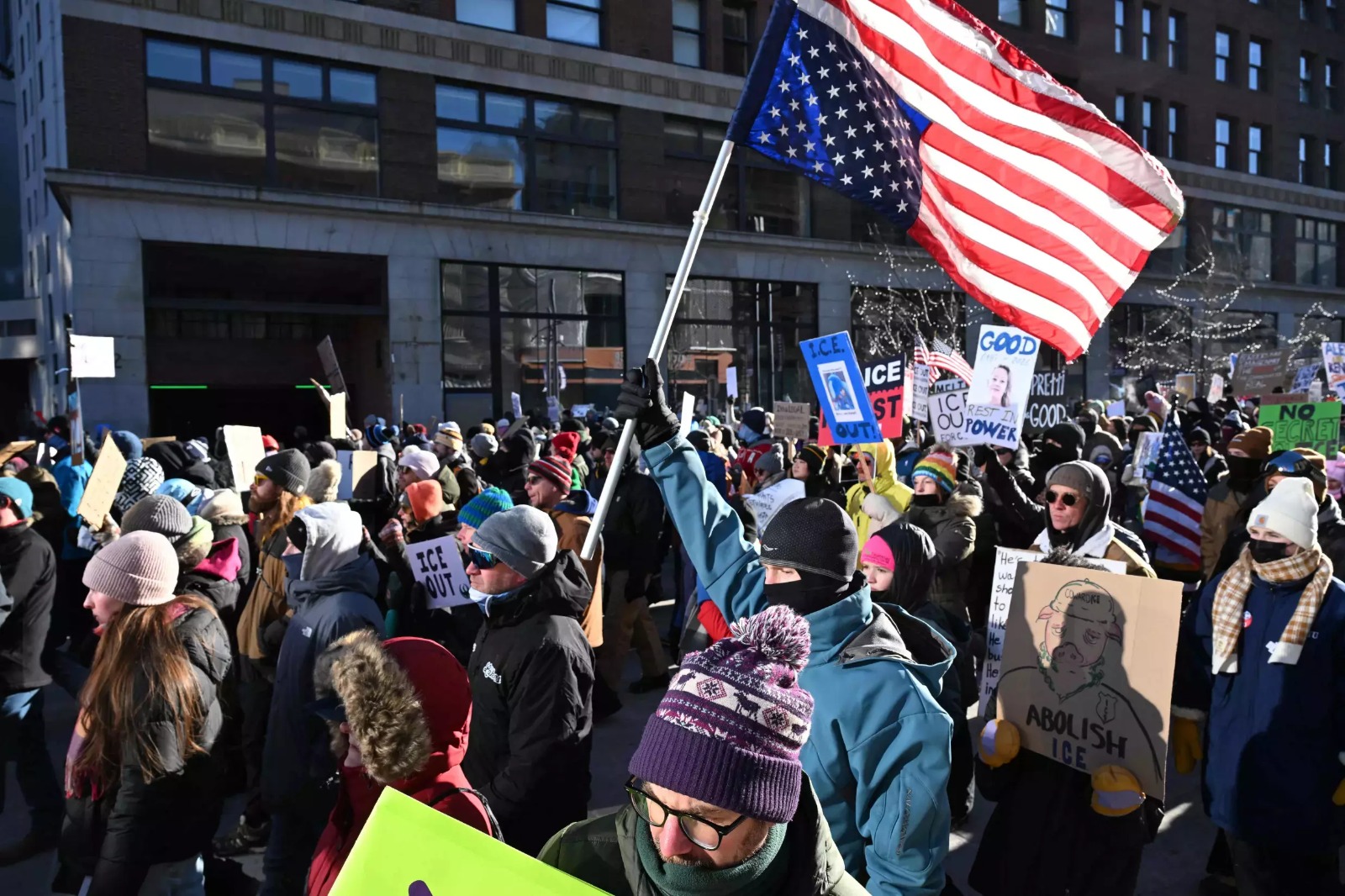 ट्रंप का बड़ा आदेश: डेमोक्रेटिक-शासित शहरों में प्रदर्शन से दूर रहे DHS, जब तक न मांगी जाए संघीय मदद