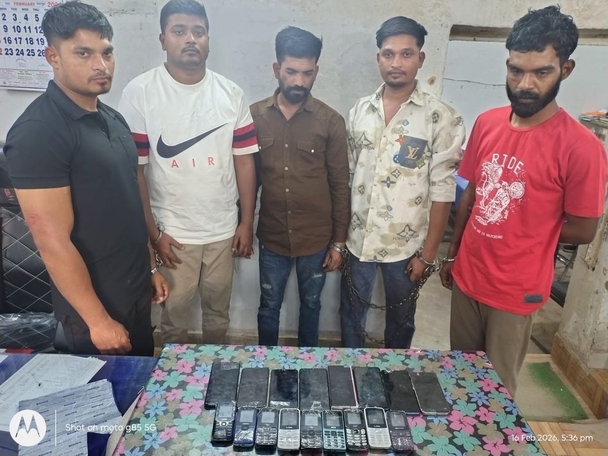 दुर्ग में भारत-पाक मैच पर ऑनलाइन सट्टा गिरोह का भंडाफोड़, 5 आरोपी गिरफ्तार, 17 मोबाइल और लैपटॉप जब्त