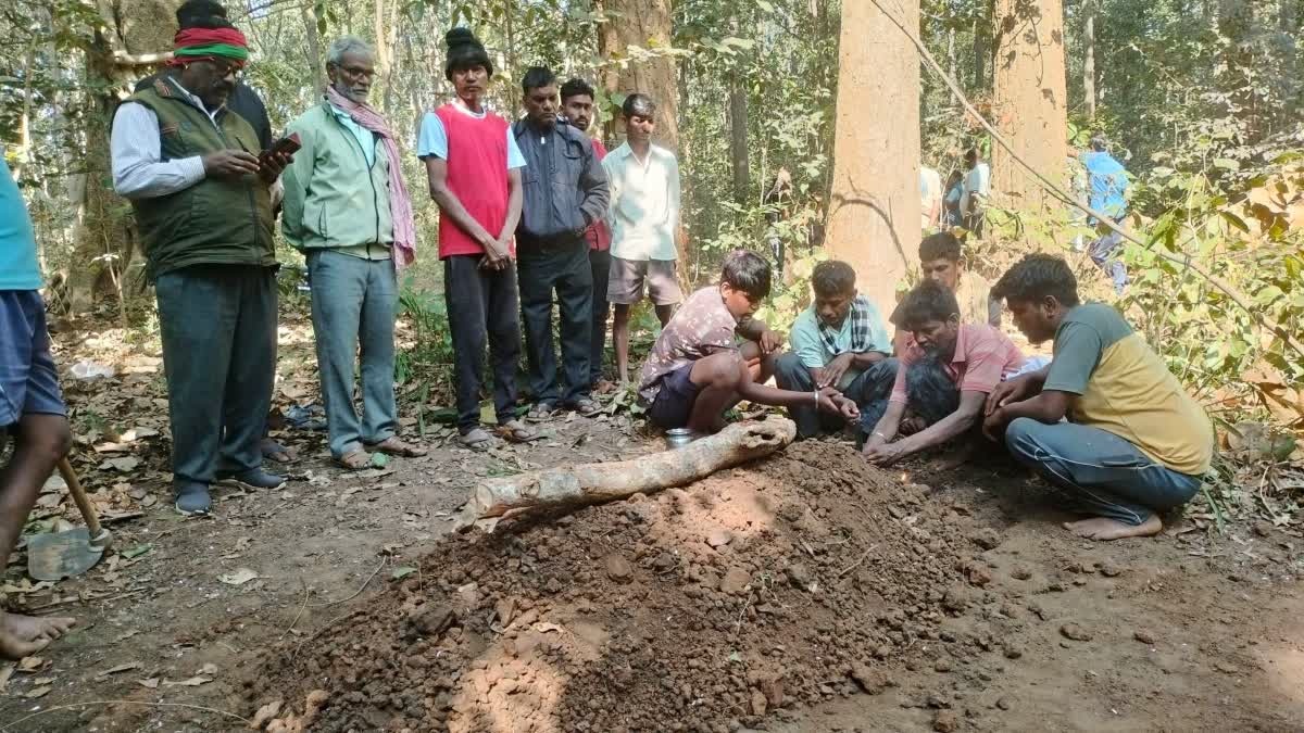 धर्मांतरित महिला के दफन को लेकर विवाद, परिवार ने हिंदू धर्म में वापसी का किया ऐलान...