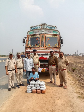 18 किलोग्राम गांजा एवं एक ट्रक जब्त...