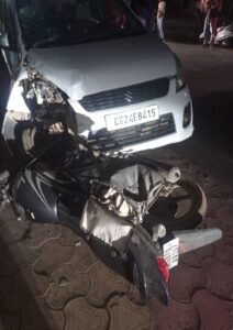कार चालक ने मोटर साइकिल सवार को ठोका ..  नशे में था कार चालक ।घायल को उपचार हेतु भेजा अस्पताल…   पुलिस ने कार चालक को किया गिरफ्तार… ।