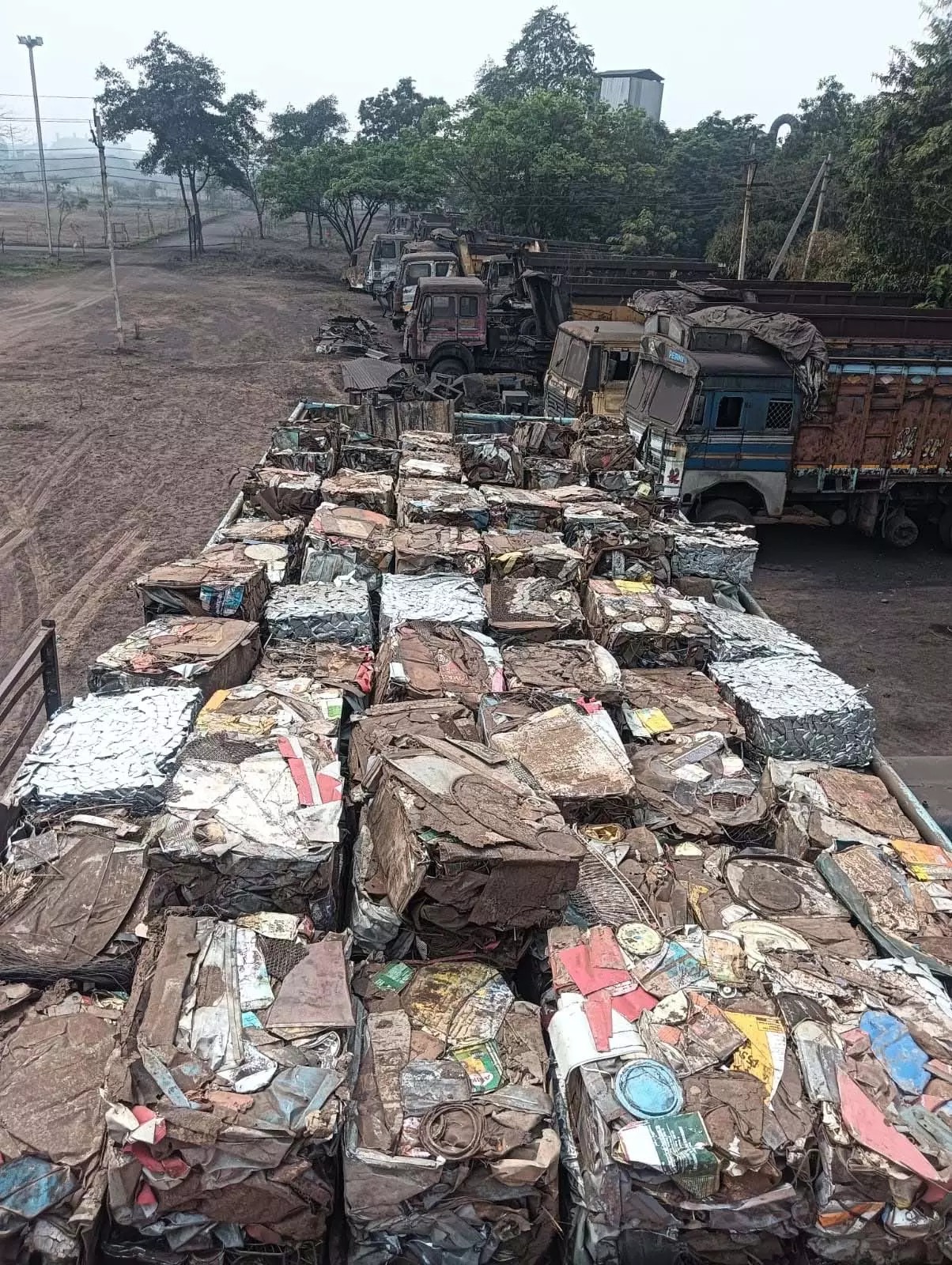 अवैध कबाड़ कारोबार पर बड़ी कार्रवाई, 1.15 करोड़ की संपत्ति जब्त...