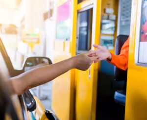 क्या आप भी फेंक देते हैं Toll Tax की पर्ची? भूल से भी ना करें ये गलती, पुलिसवाले ने बताए 3 फायदे…