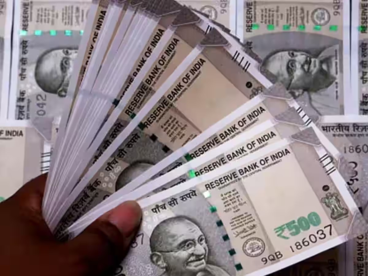 औचक निरीक्षण में बंद मिला स्कूल, दो शिक्षक अनुपस्थित; वेतन कटौती के निर्देश...