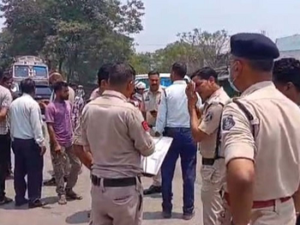 CG- तेज रफ्तार का कहर: 14 वर्षीय बच्ची की मौके पर मौत, दादा गंभीर, ड्राइवर गिरफ्तार…