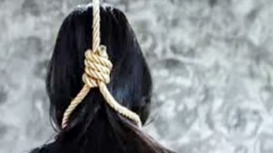 CG- राजधानी में सनसनी: प्रेमी के घर फंदे पर लटकी मिली 19 साल की युवती, विवाद के बाद मौत या साजिश? पुलिस ने प्रेमी को दबोचा…