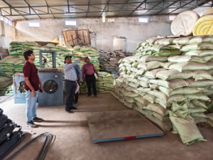 अनियमितता पर दो कृषि केंद्रों को नोटिस…