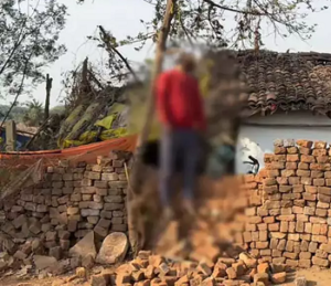 CG- रिश्तों का दर्द बना मौत की वजह: पत्नी के प्रेमी के घर के सामने पति ने उठाया खौफनाक कदम…