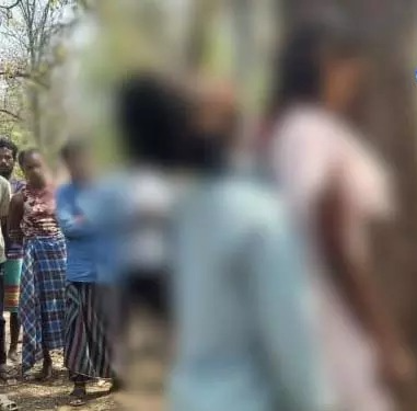 दहला देने वाली घटना: जंगल में पेड़ से लटकी मिली प्रेमी जोड़े की लाश, इलाके में मचा हड़कंप...