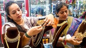 मध्य पूर्व संकट के बीच कच्चे तेल की कीमतों में तेजी के चलते सोने-चांदी की कीमतों में आई गिरावट..